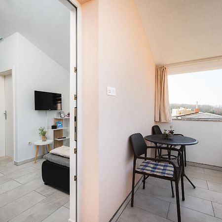 Charming Apartments Rose 1&2 With Pool 波雷奇 外观 照片