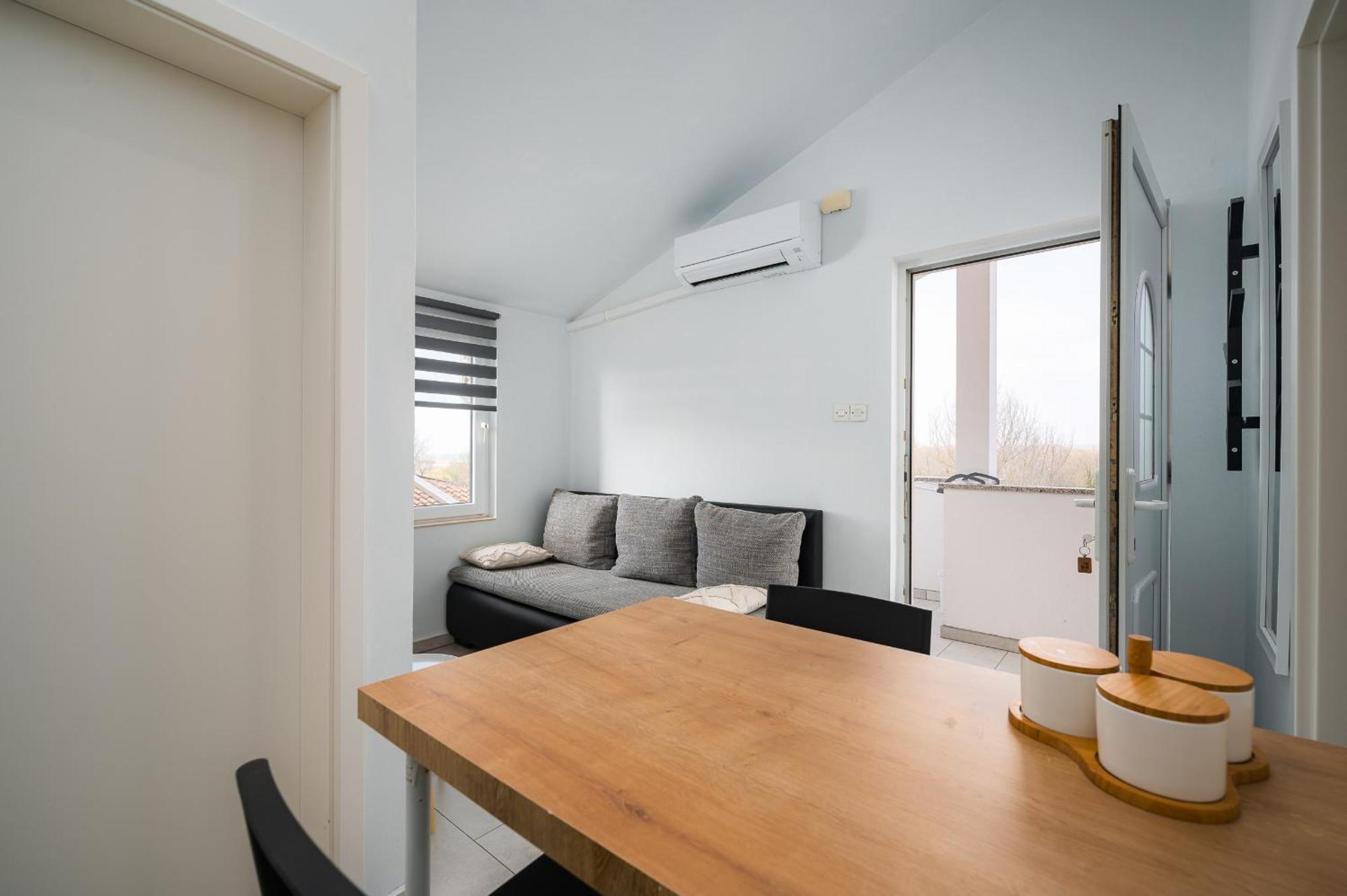 Charming Apartments Rose 1&2 With Pool 波雷奇 外观 照片