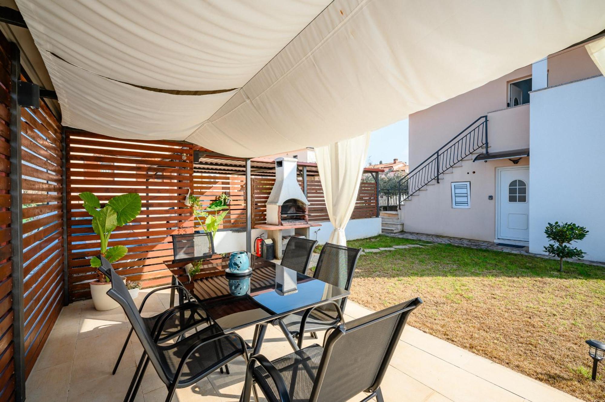 Charming Apartments Rose 1&2 With Pool 波雷奇 外观 照片