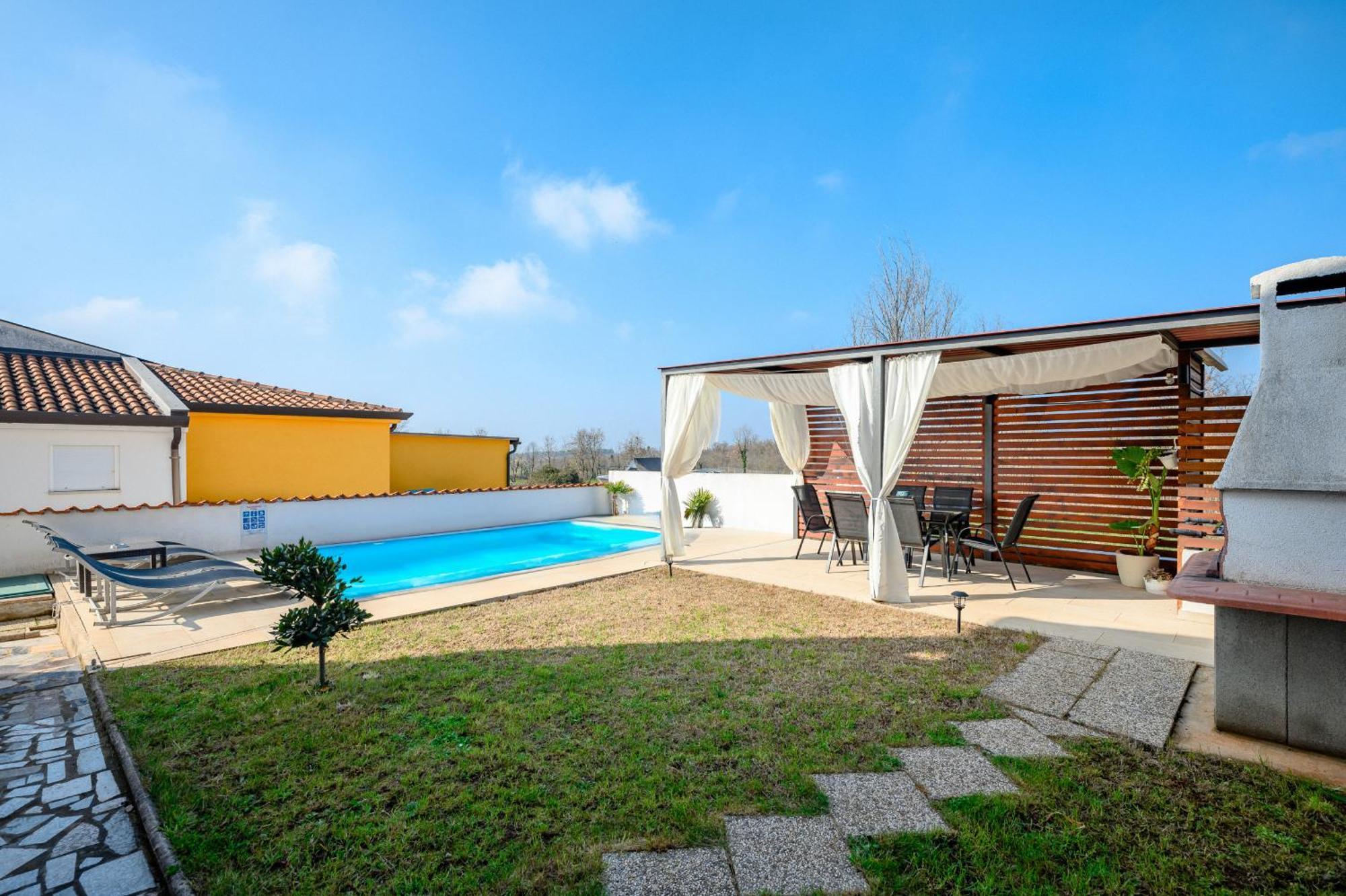 Charming Apartments Rose 1&2 With Pool 波雷奇 外观 照片