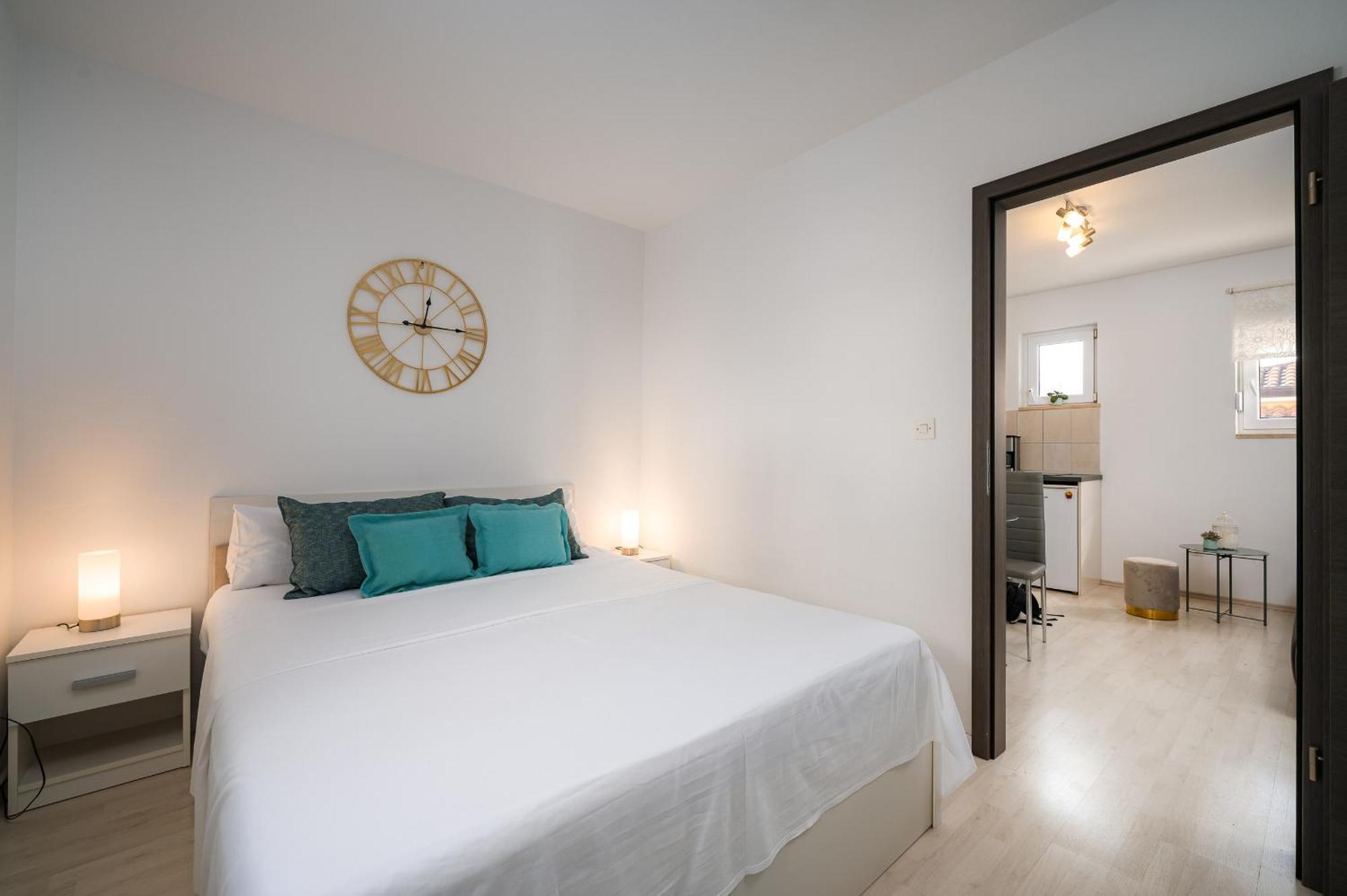 Charming Apartments Rose 1&2 With Pool 波雷奇 外观 照片