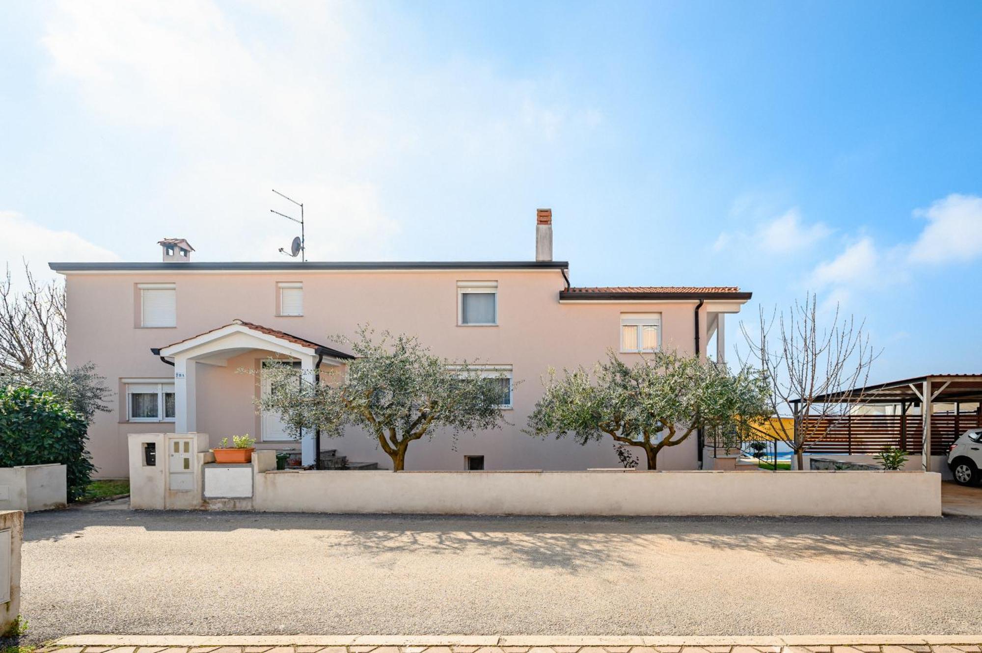 Charming Apartments Rose 1&2 With Pool 波雷奇 外观 照片